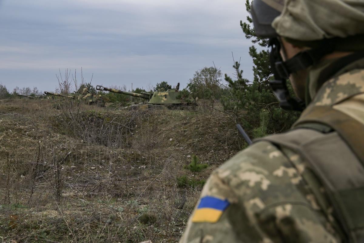 День в ООС: ранен украинский воин, обстрелы боевиков продолжаются