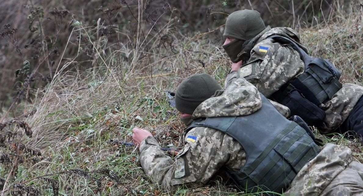 Боевики на Донбассе осуществили уже 7 обстрелов сегодня: ранен военный