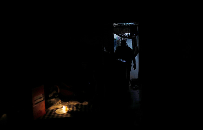 Несколько районов оккупированного Луганска снова останутся без света: где отключат