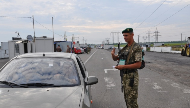 На Донбассе 908 граждан обратились за психологической и медпомощью на территории КПВВ, - штаб ООС
