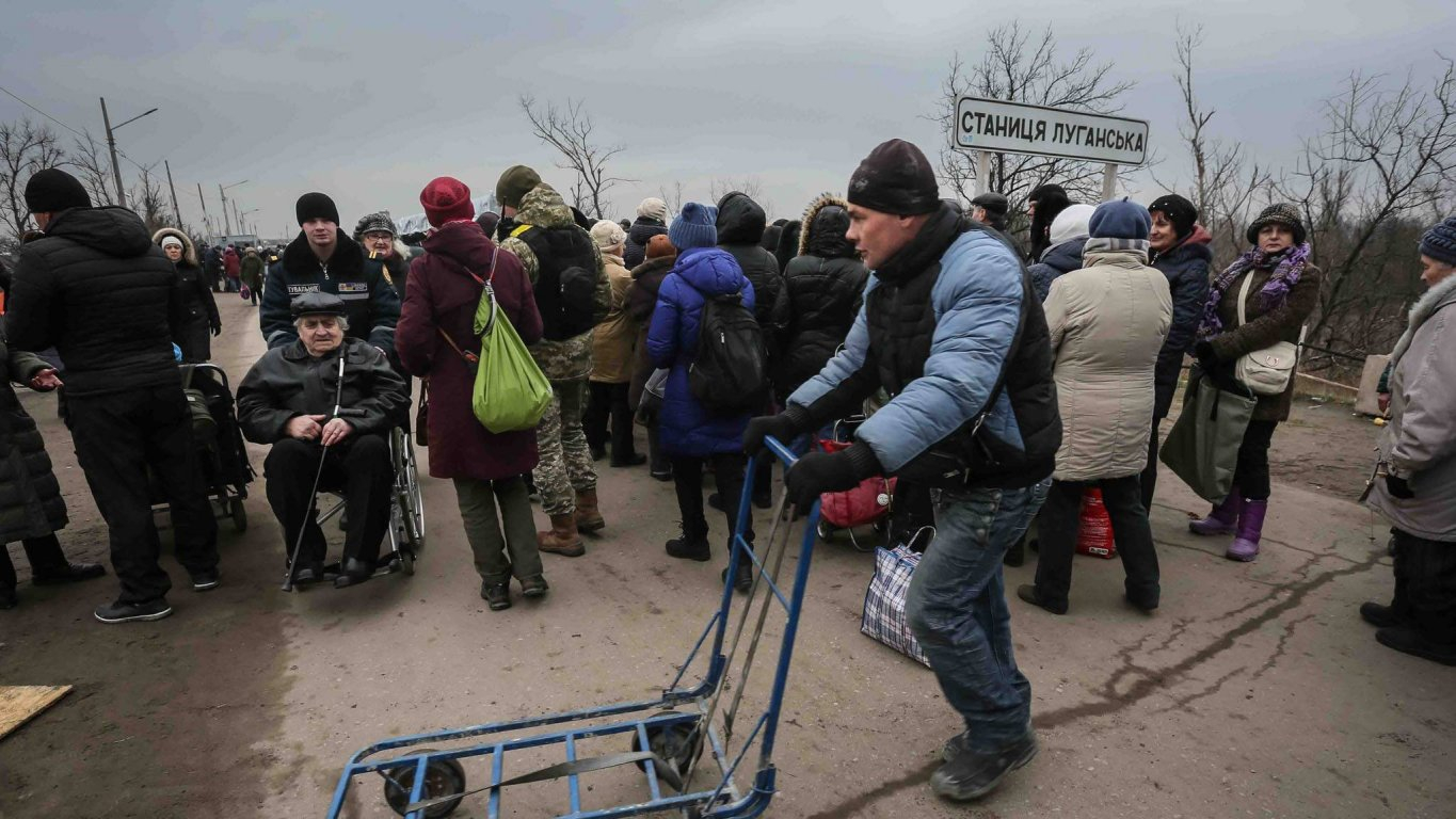В Станице Луганской сообщили о минировании райадминистрации, людей эвакуировали