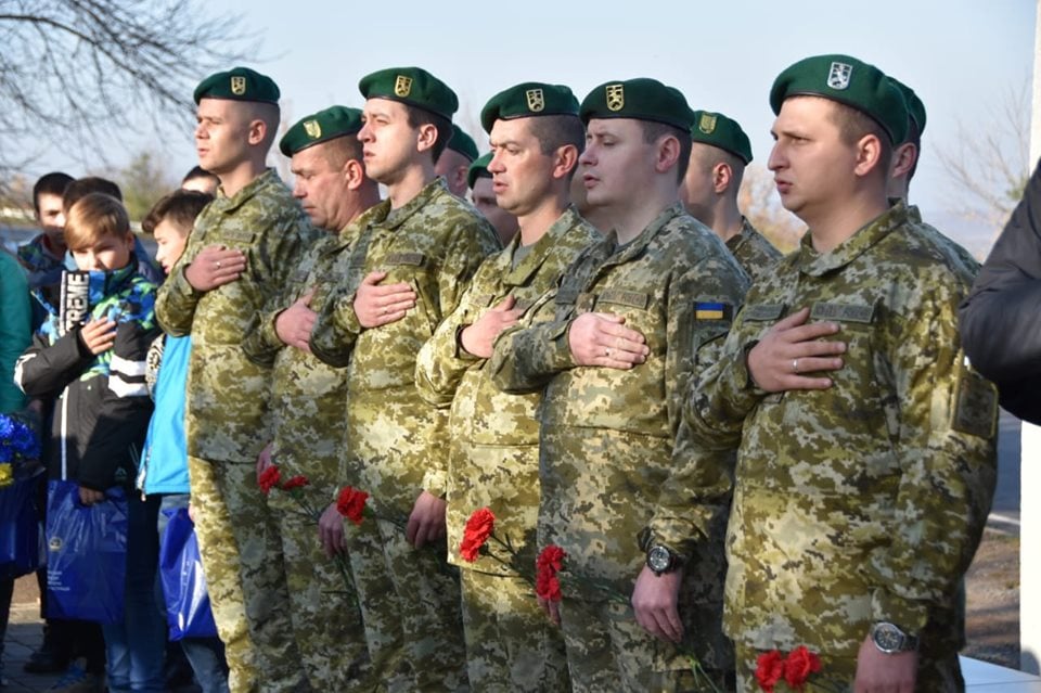 В Донецкой области прошла акция "С верой в защитников": фото