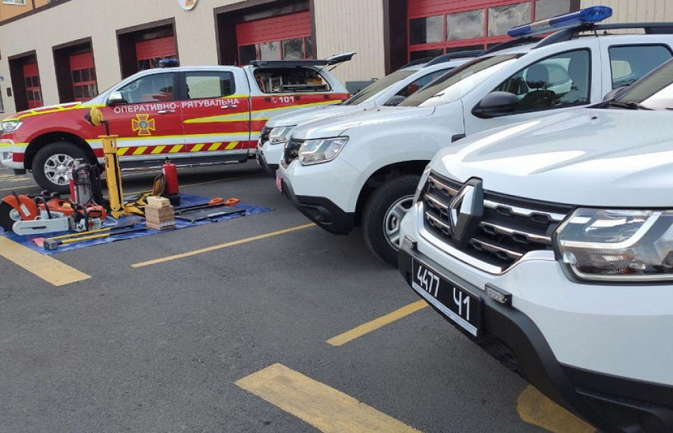 Мариупольские спасатели получили современные кроссоверы "Renault Duster"