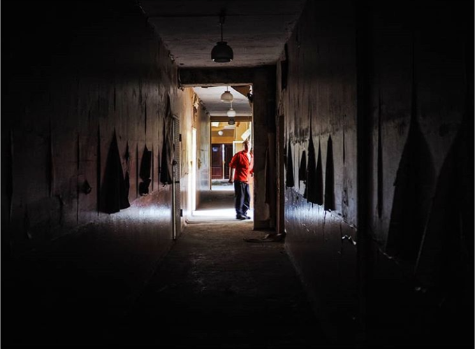 Блогер выложил фото заброшенной школы в оккупированном Донецке