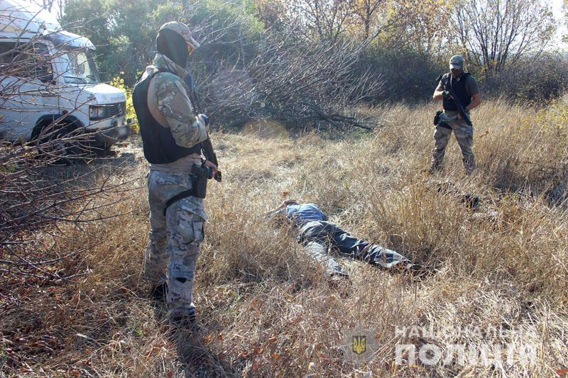 Нанесли убытков на миллионы: полиция Донетчины пресекла деятельность "черных" лесорубов