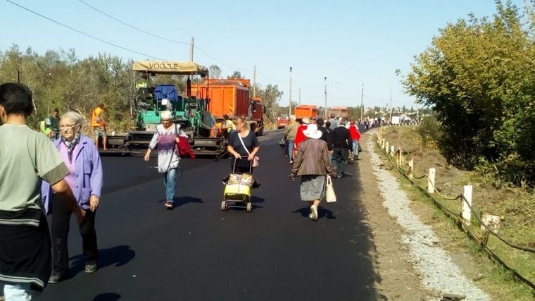 Поток людей через КПВВ "Станица Луганская" значительно увеличился, за сутки проходит около 10 тысяч