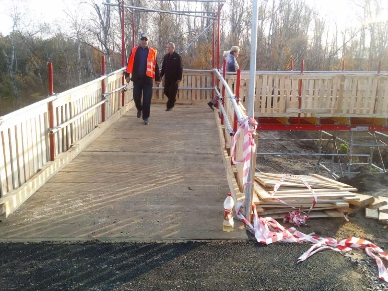 ОБСЕ: у пешеходного моста в Станице Луганской появились боевики с повязками СЦКК