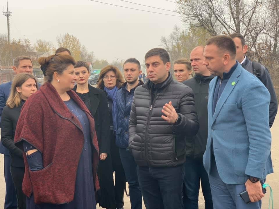 Комитет Рады по правам человека осмотрел "мост жизни" на Луганщине: фото