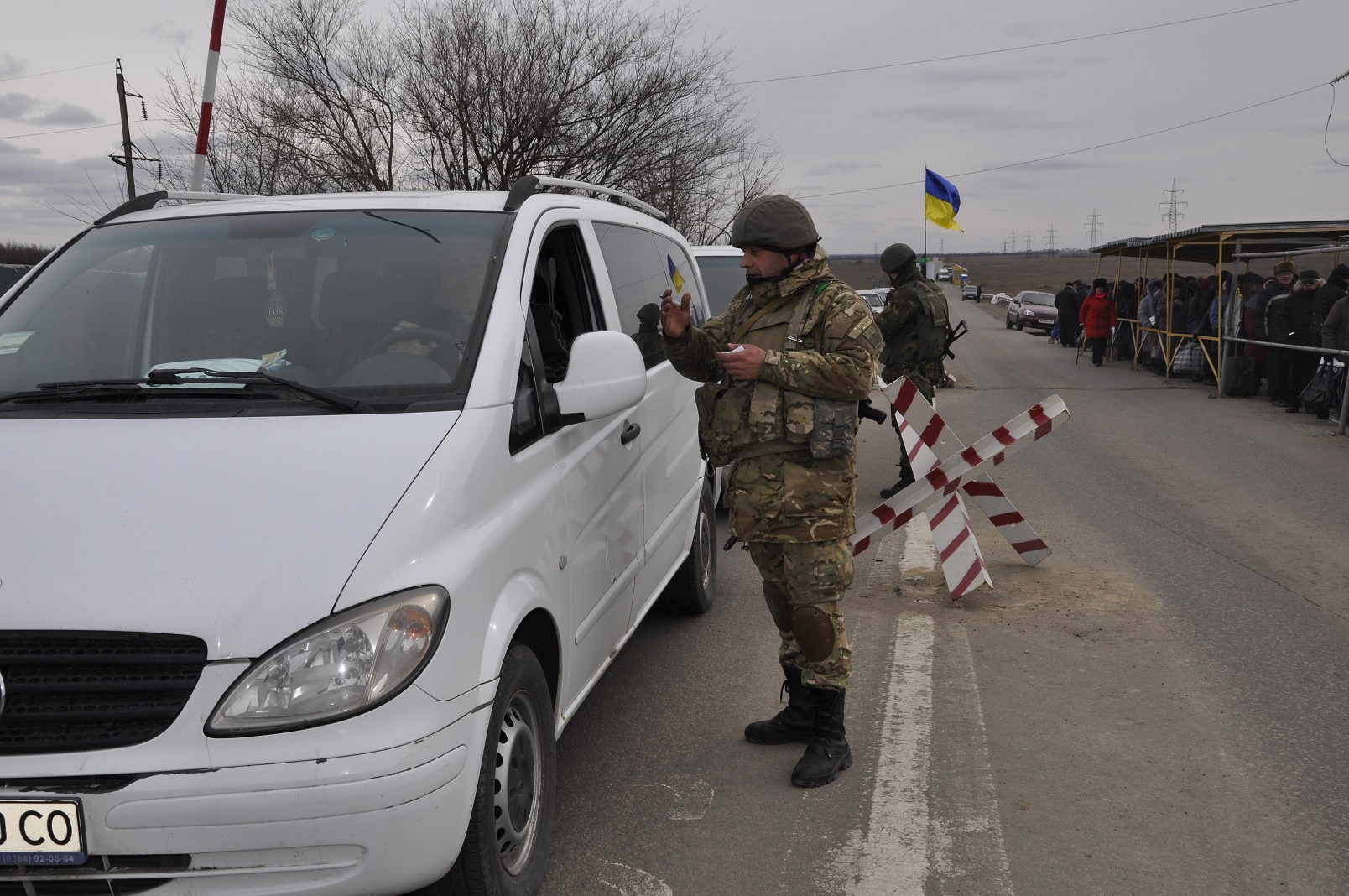 На КПВВ снова очереди: застряло 300 машин