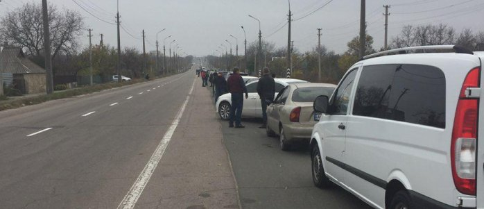На КПП оккупантов на Донбассе огромные очереди и коллапс: фотофакт