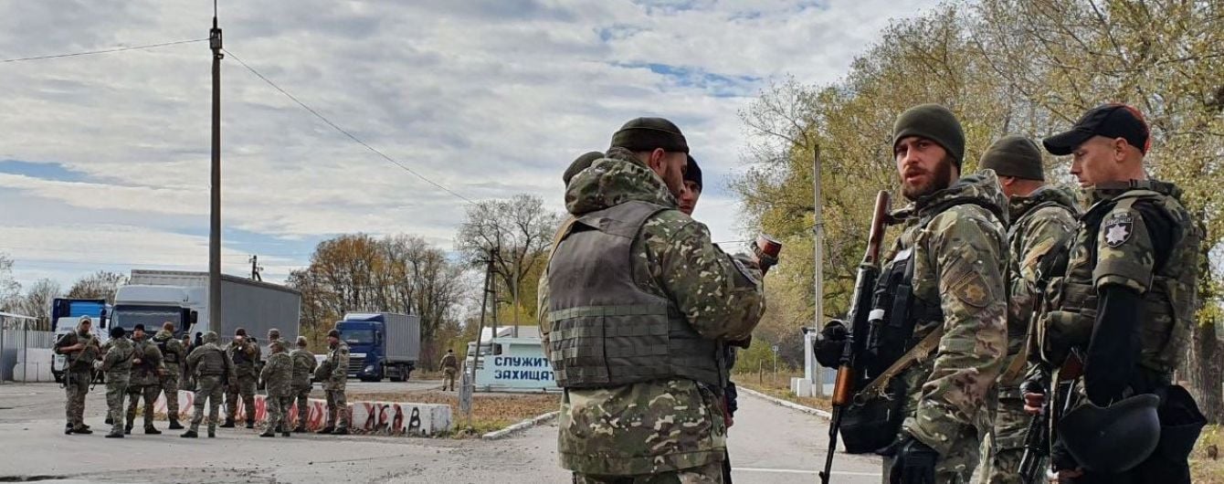 Троян заявил, что полиция не будет выселять добровольцев из Золотого