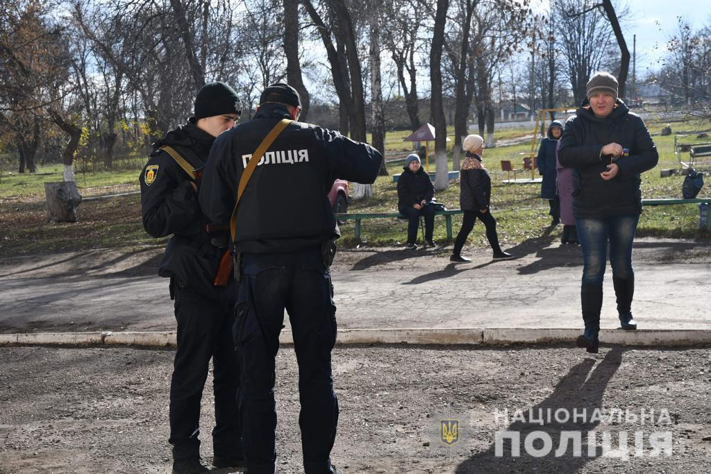 Полиция в усиленном режиме несет службу в Золотом-4