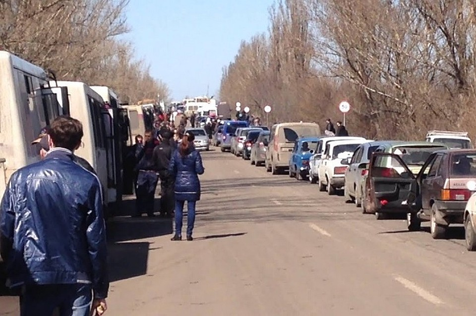 ОБСЕ отмечает огромные очереди на КПВВ на Донбассе