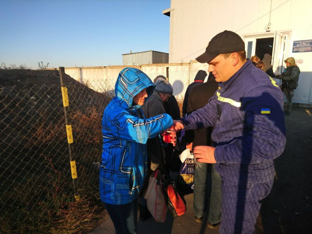 В КПВВ Донецкой области круглосуточно работают пункты обогрева