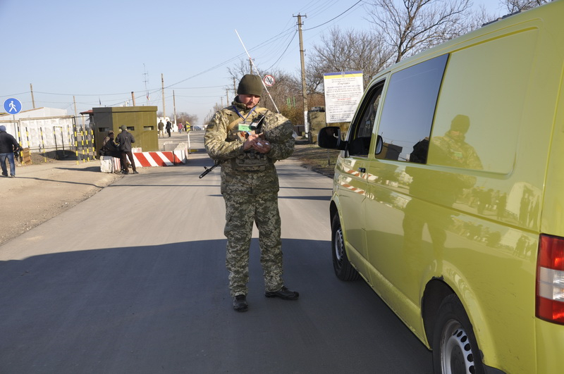 На КПВВ в пробках стоит более 250 машин