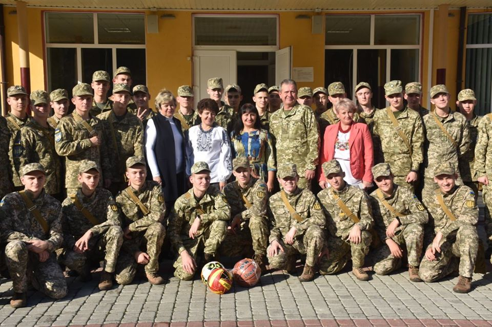 На Луганщине радушно встретили львовских лицеистов: фото