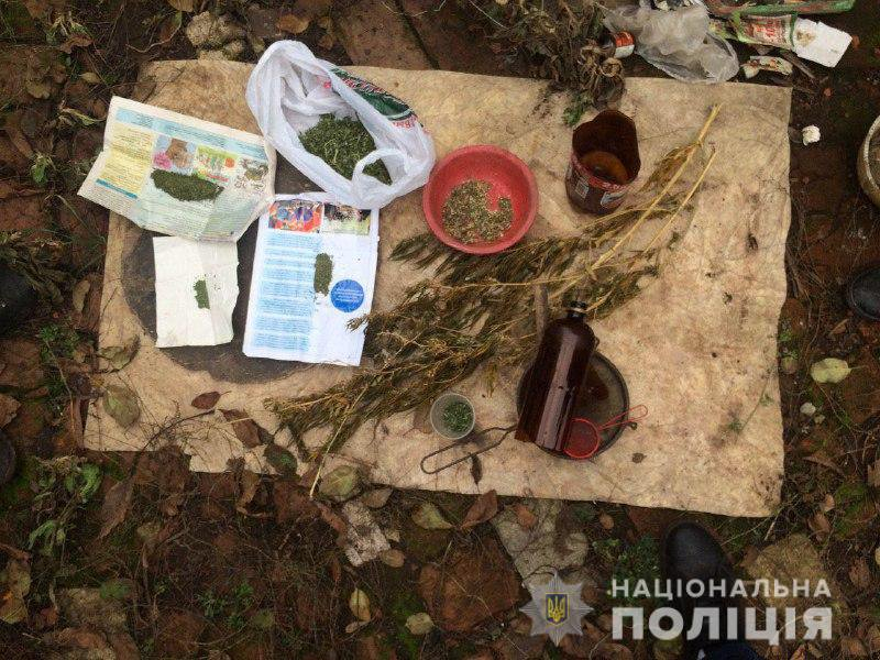 Полицейские задержали наркоторговцев в Мариуполе, Старогнатовке и Славянске