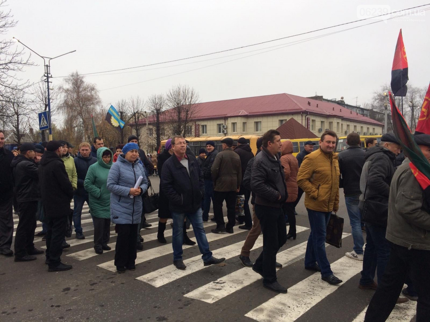 В Мирнограде бастующие шахтеры перекрыли уличное движение