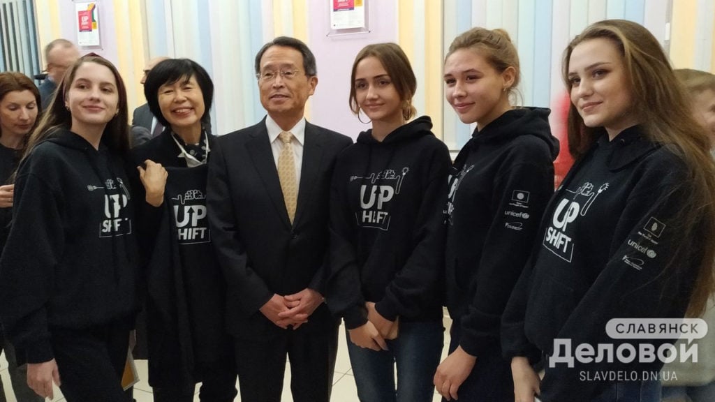 Посол Японии в Славянске встретился с молодежью
