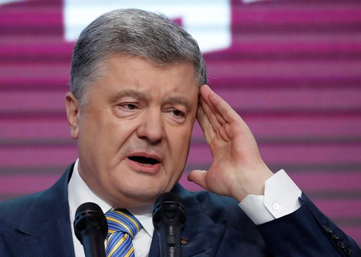 Порошенко вызвали свидетелем по "Иловайскому делу" в прокуратуру, он не явился