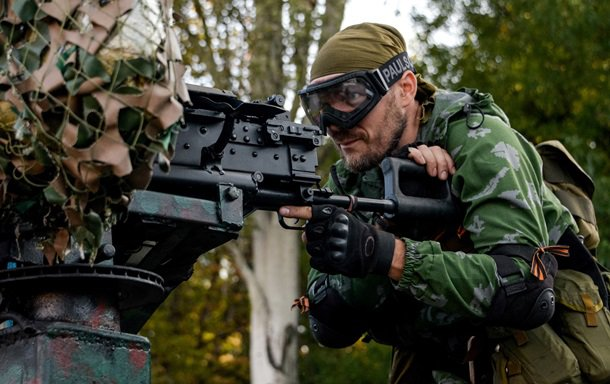На Донбассе 13 обстрелов, одного бойца ранили, - штаб ООС