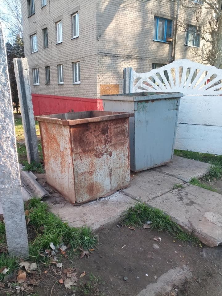 В Дружковке в пяти местах украли панели, ограждавшие контейнеры с мусором