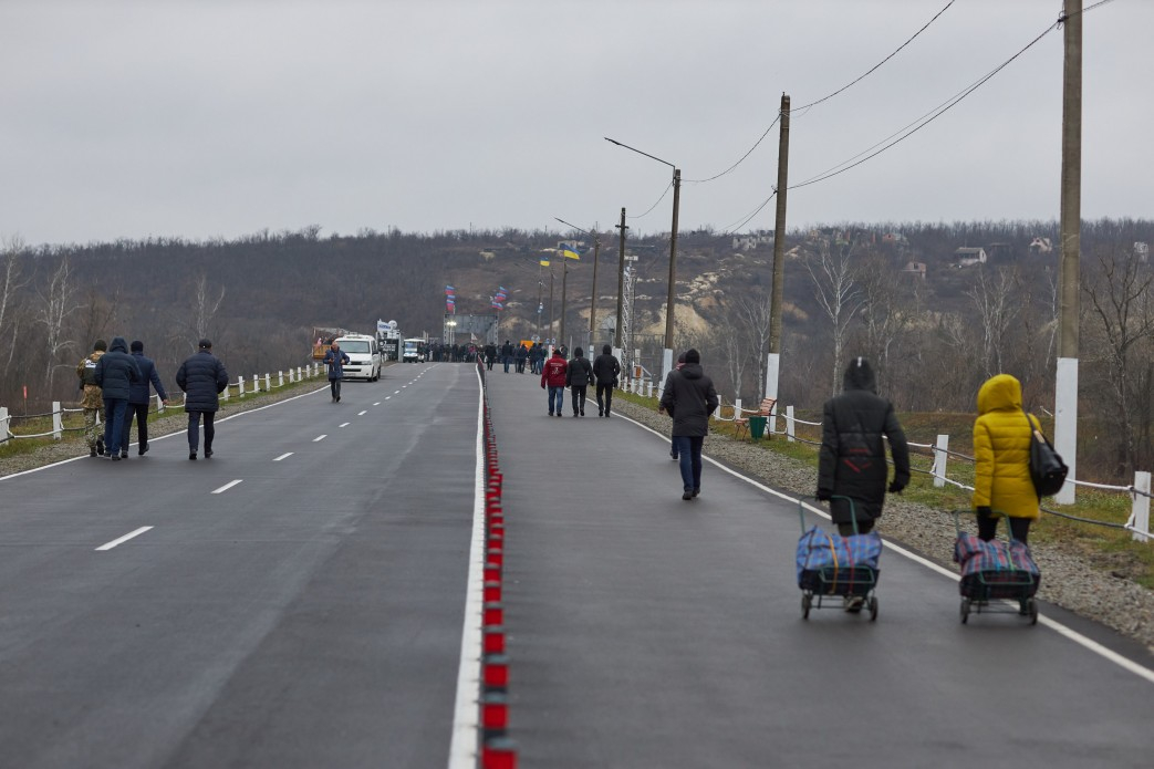 Как выглядит открытый мост в Станице Луганской: фото