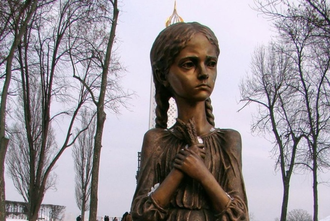 В Станице Луганской почтили память жертв Голодомора: фото