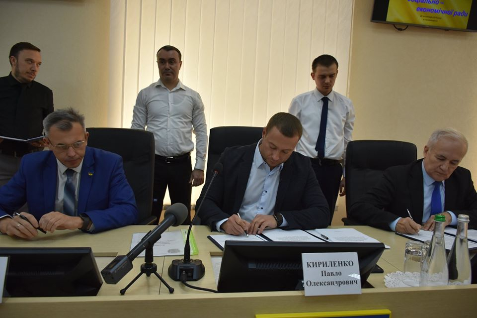 В Донецкой области подписали территориальное соглашение на 2019-21 годы