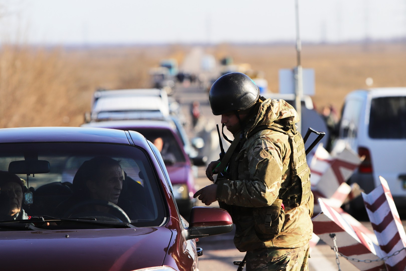 На КПВВ за прошедшие сутки количество людей не уменьшилось