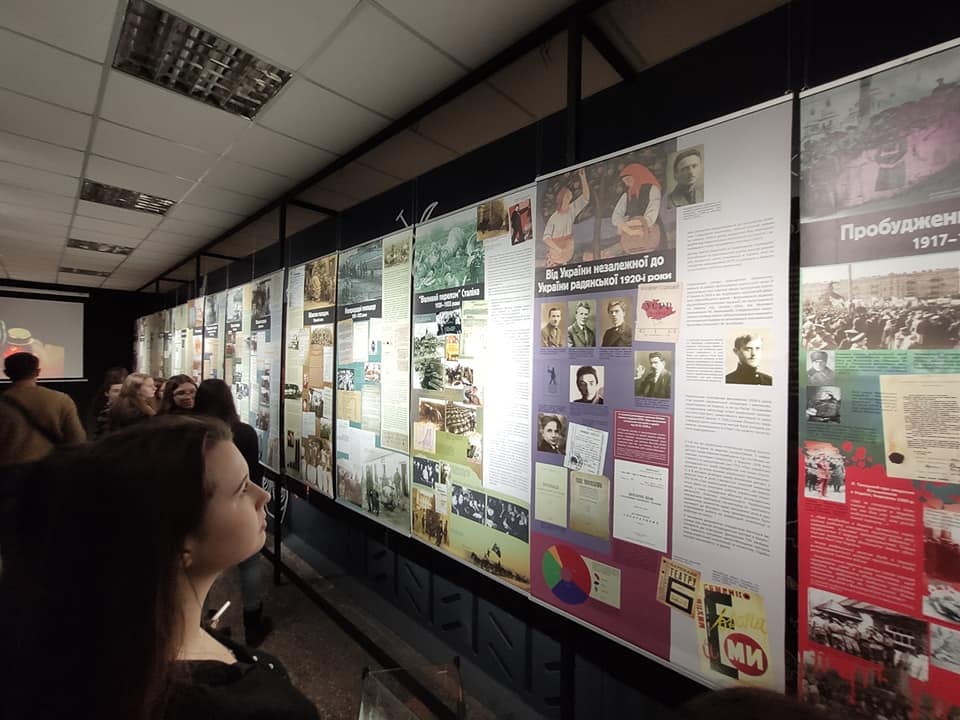 В Донецком областном музее открылась выставка памяти жертв Голодомора