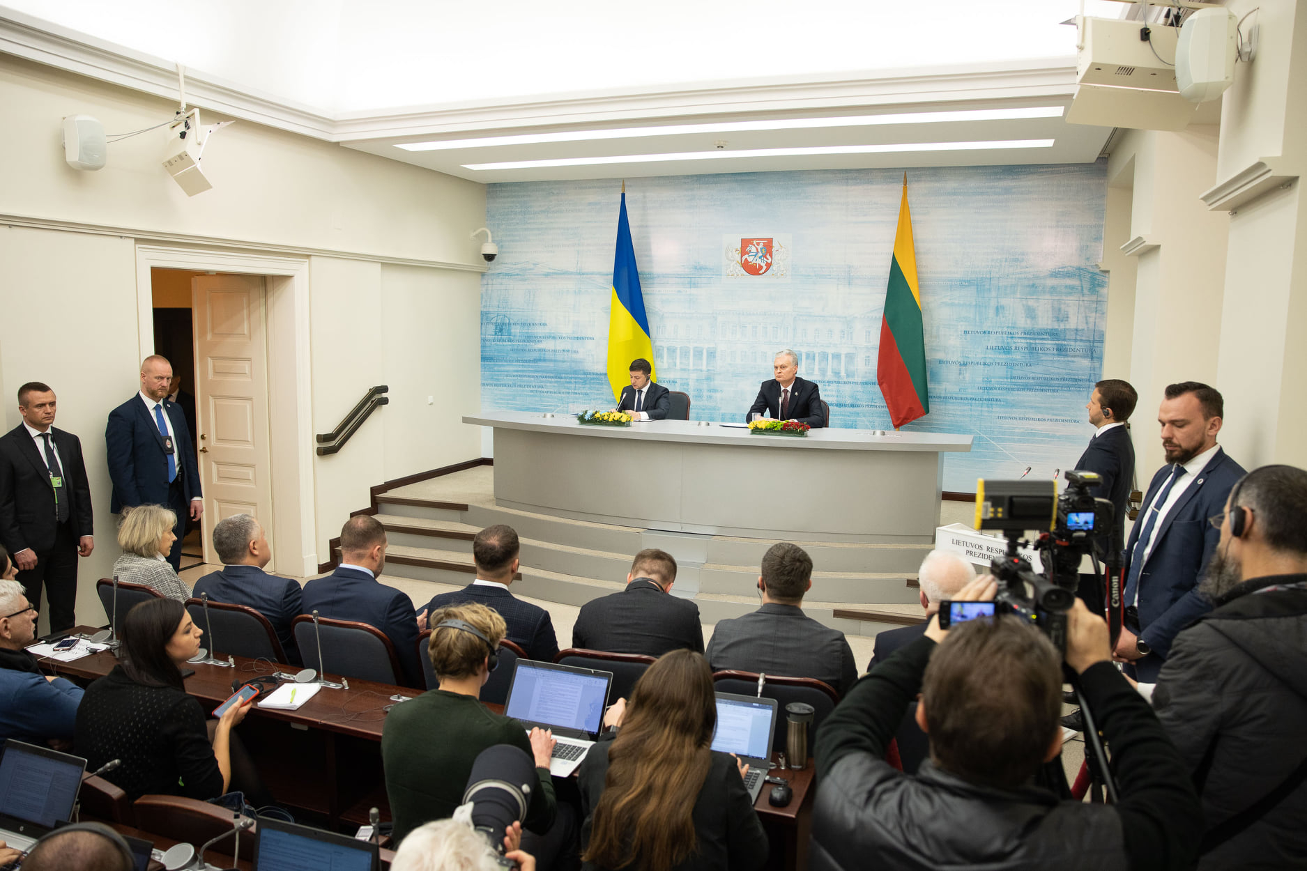 Зеленский заручился поддержкой президента Литвы в вопросах окончания войны на Донбассе
