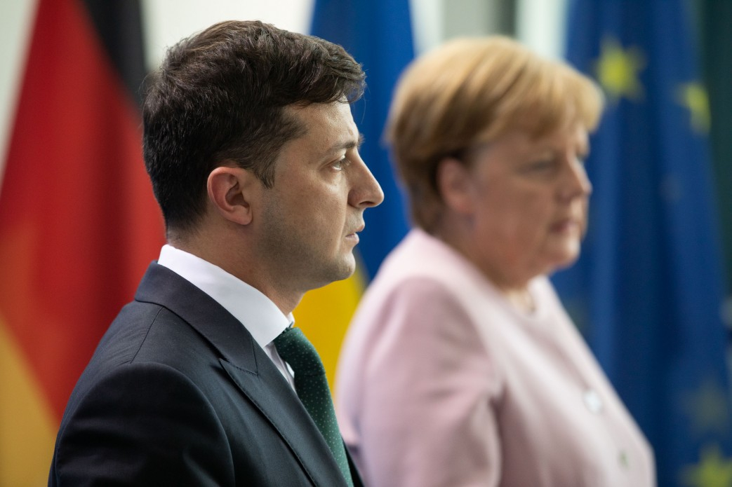 Меркель и Зеленский обговорили "нормандский формат"