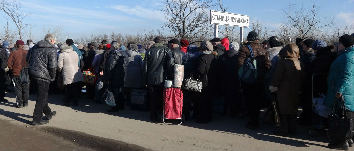 Решение вопросов с пенсиями и соцвыплатами одна из самых частых причин для пересечения КПВВ на Донбассе, - УВКБ ООН