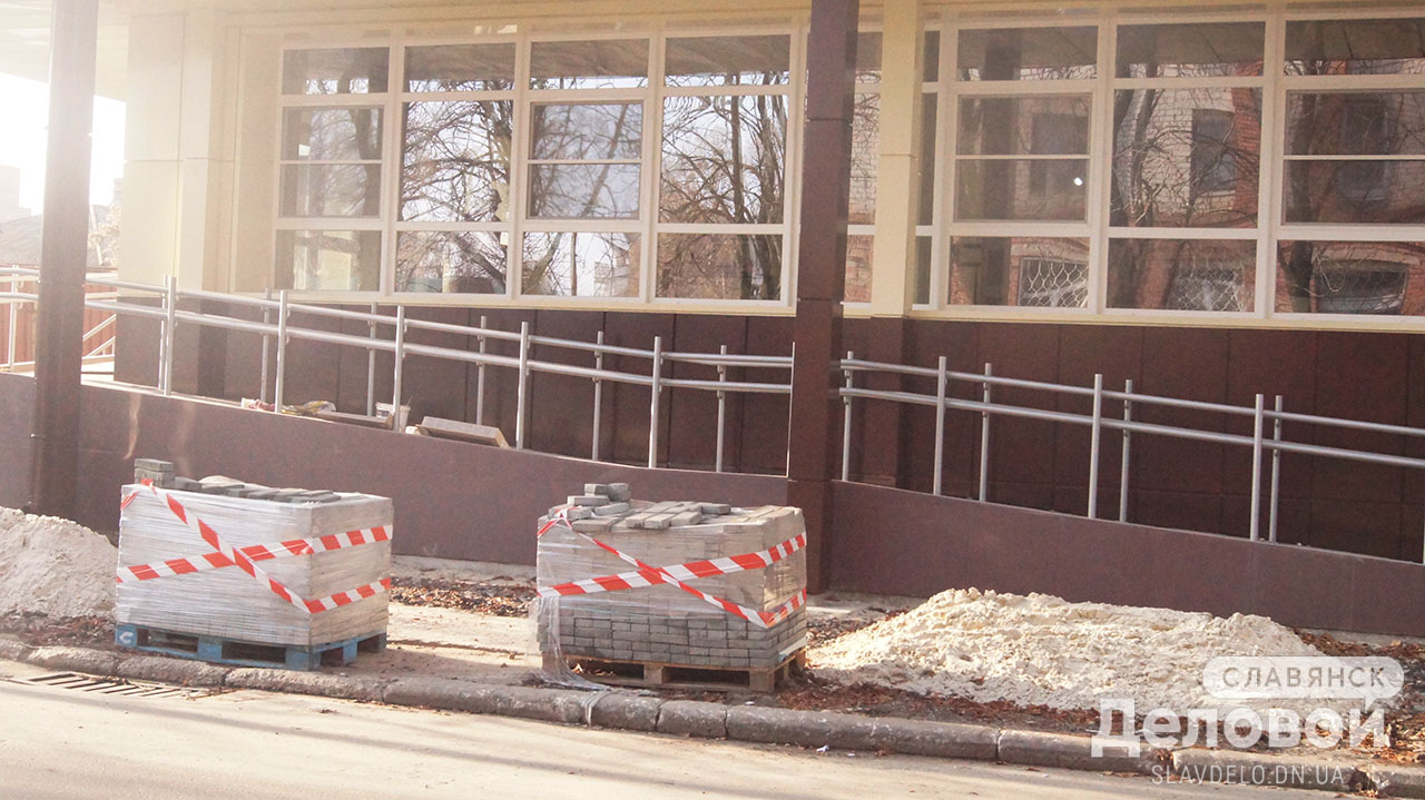 СМИ обнародовало фото ремонтных работ в Прозрачном офисе Славянска