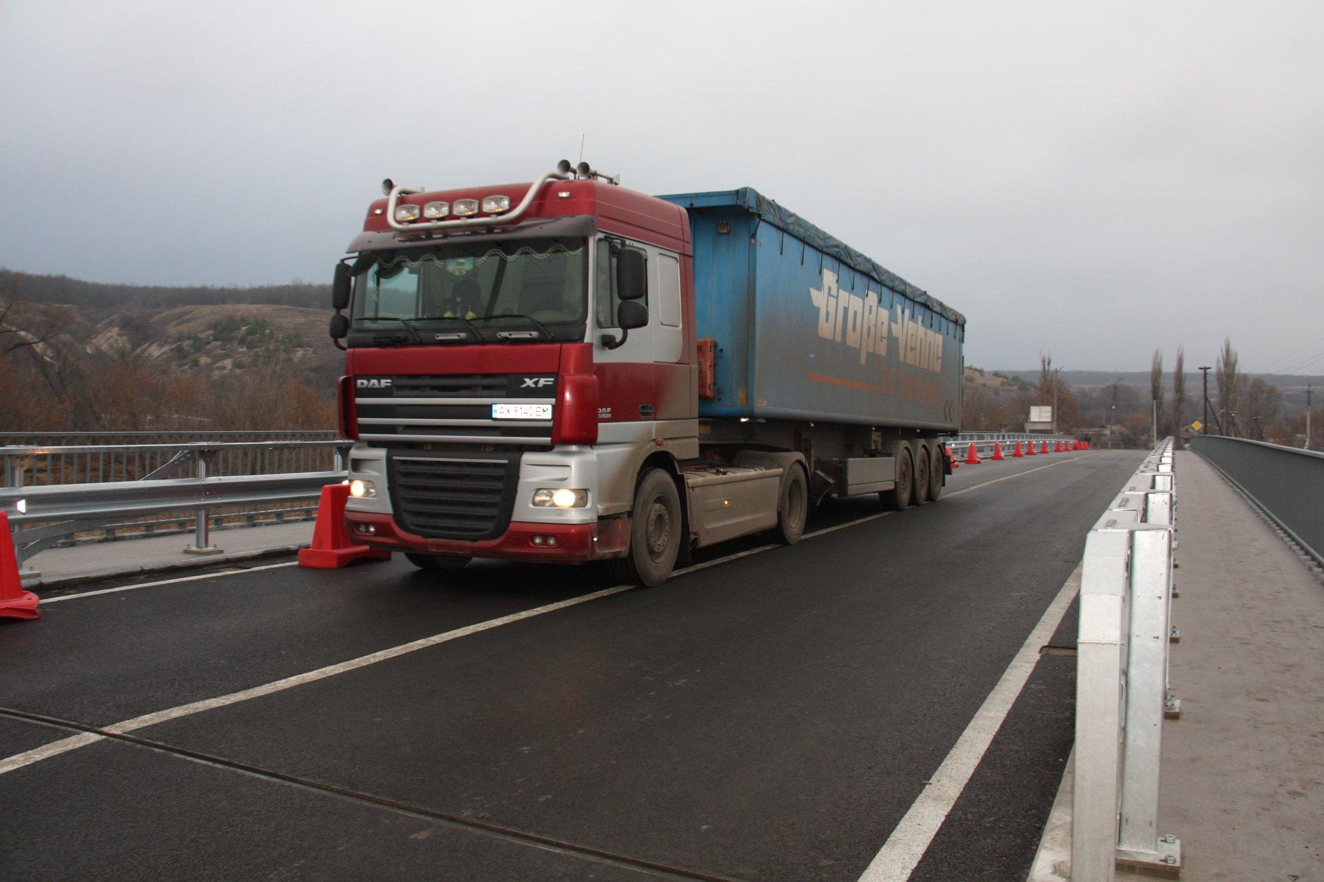 В Сватово на Луганщине открыли автомобильный мост после ремонта