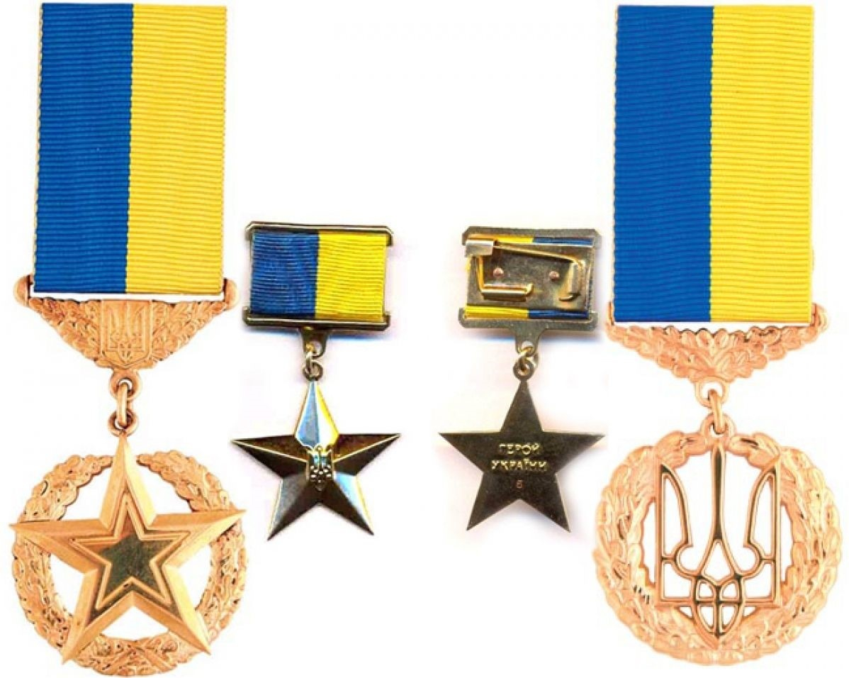 Зеленский присвоил посмертно звание Героя Украины двум сотрудникам СБУ, погибшим на Донбассе