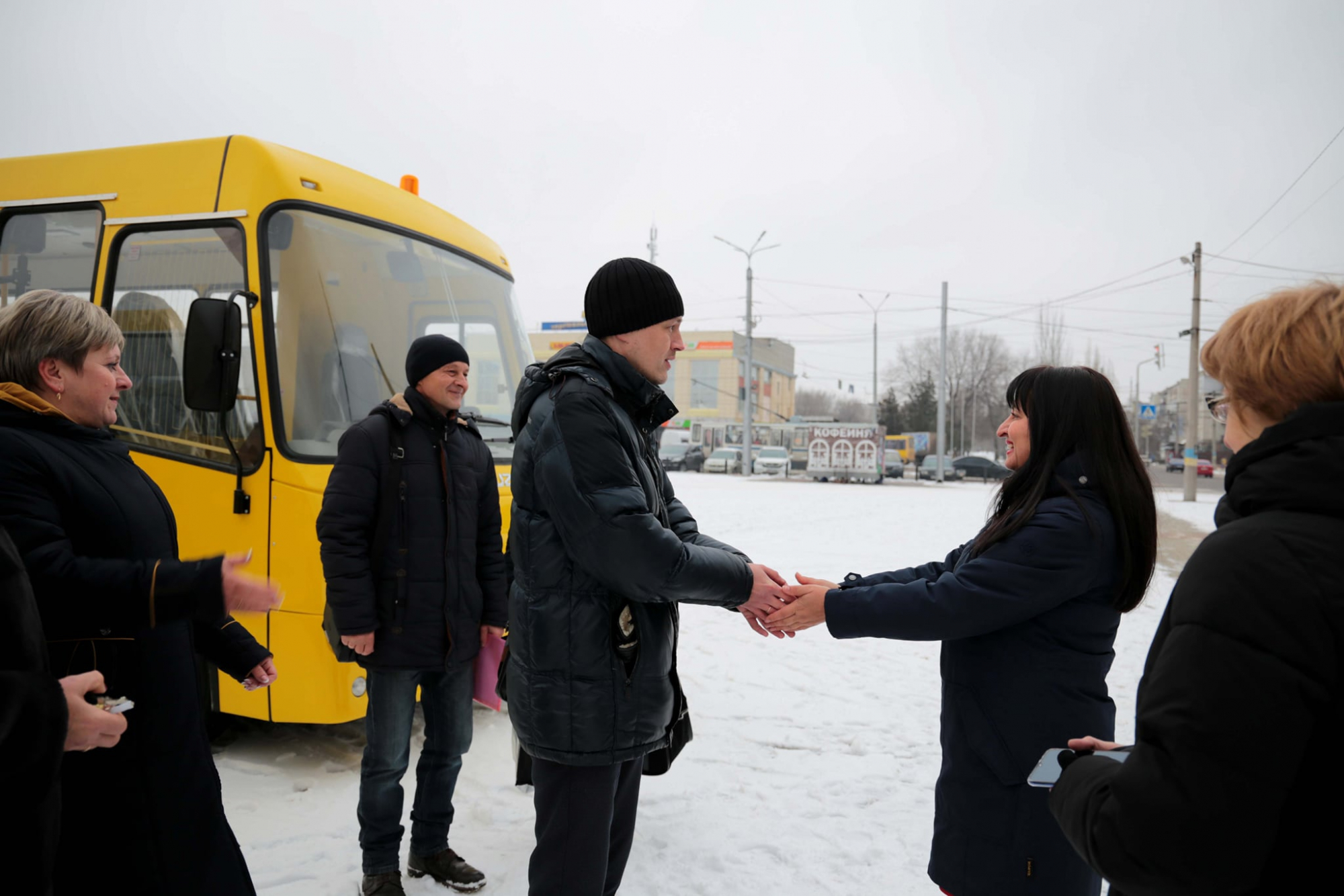 Две школы на Луганщине получили новые автобусы