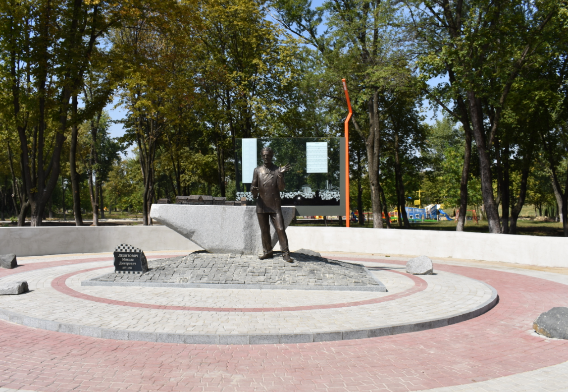 В Покровске завершили реконструкцию парка "Юбилейный": видео