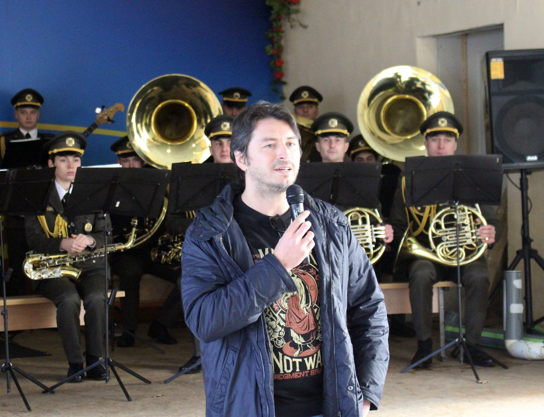 Звезды украинской шоу-индустрии посетили район ООС: фото