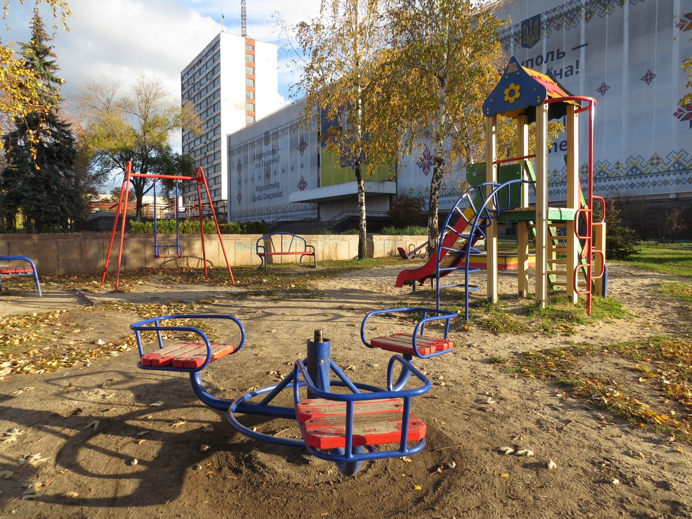 Чешские исследователи обнаружили цинк и мышьяк на детских площадках Мариуполя