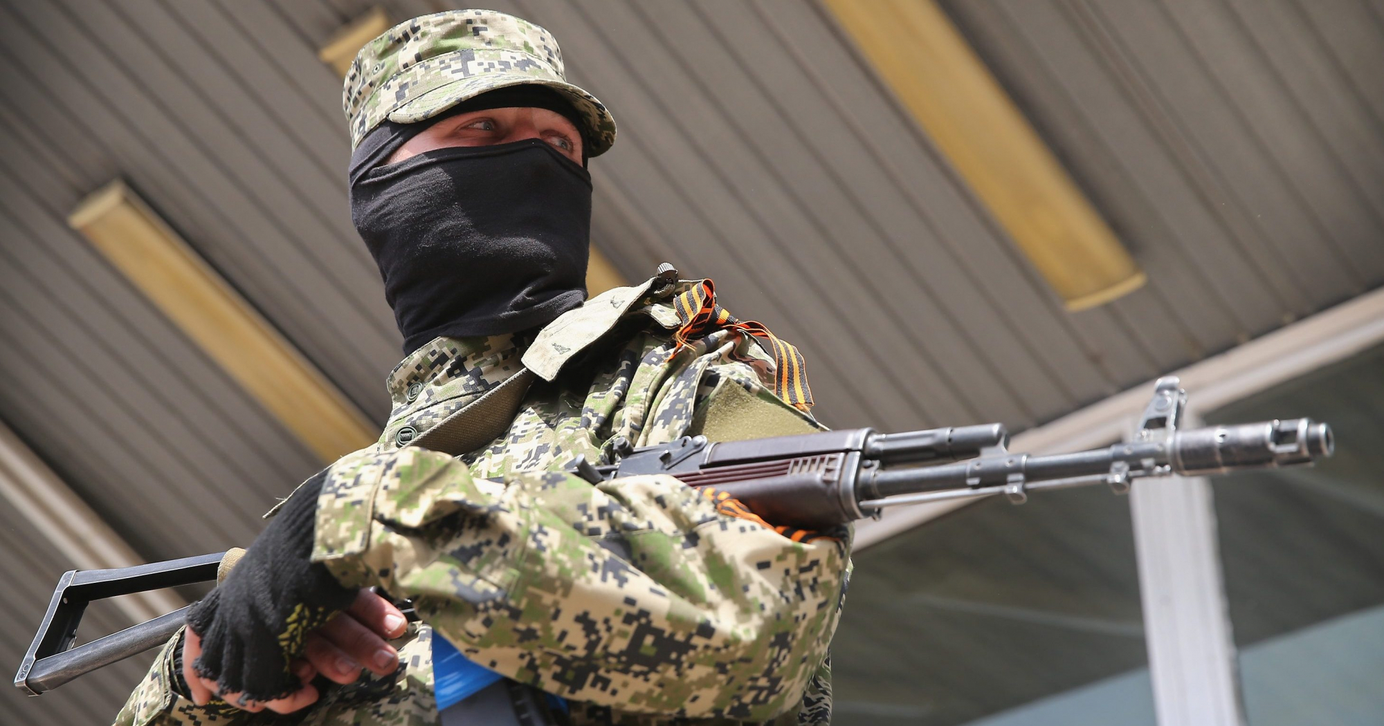 В Станице Луганской зафиксировали боевиков в поддельной форме членов СЦКК