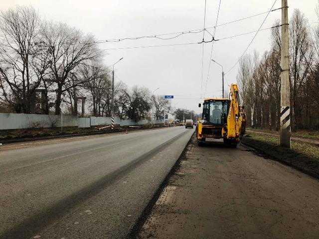 Как проходят работы по укладке асфальта на магистрали Краматорска: фото