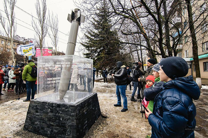Соцсети Краматорска возмущены перенесением Мемориальной композиции памяти жертв обстрела 10 февраля 2015 года