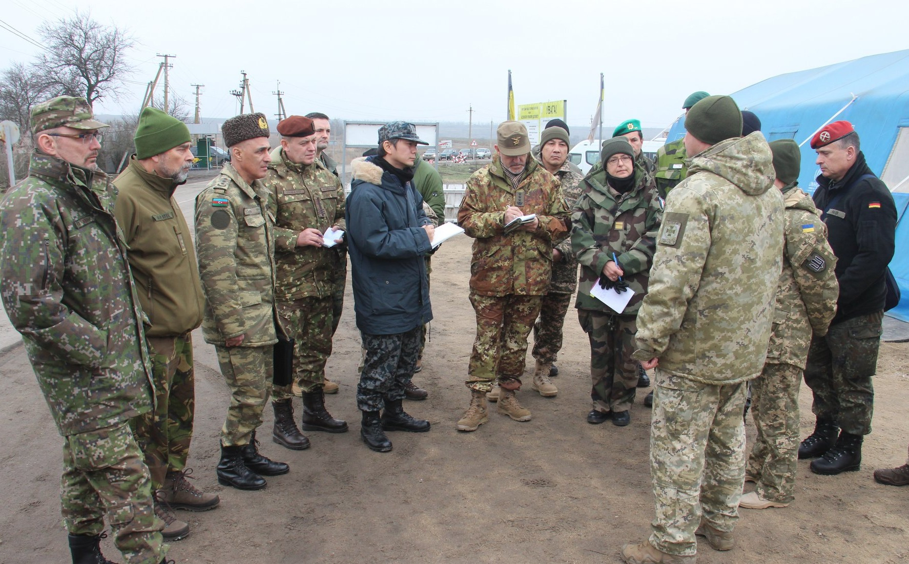 Иностранные военные дипломаты посетили зону ООС