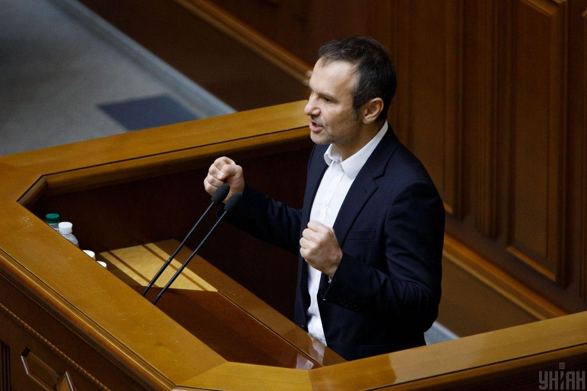 Вакарчук заявил, что продленный закон о Донбассе не соответствует Конституции Украины