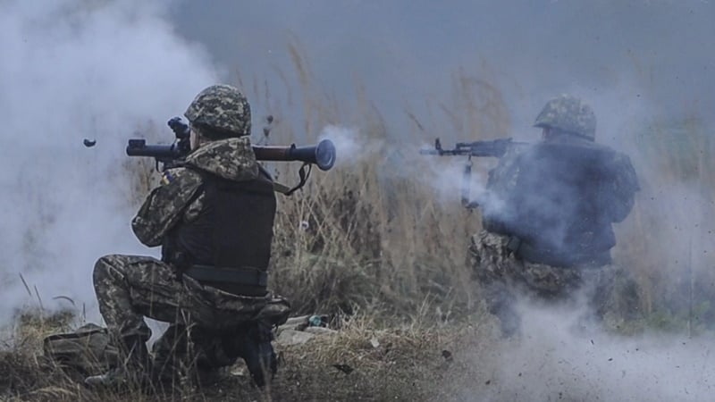 Раненого лазером бойца ВСУ авиацией доставили в Днипро