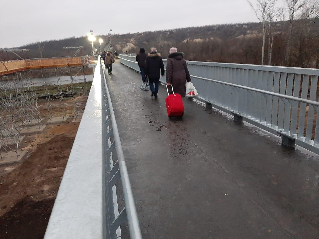 В Станице Луганской протестировали проезд авто по мосту: какие результаты –  Східний Варіант