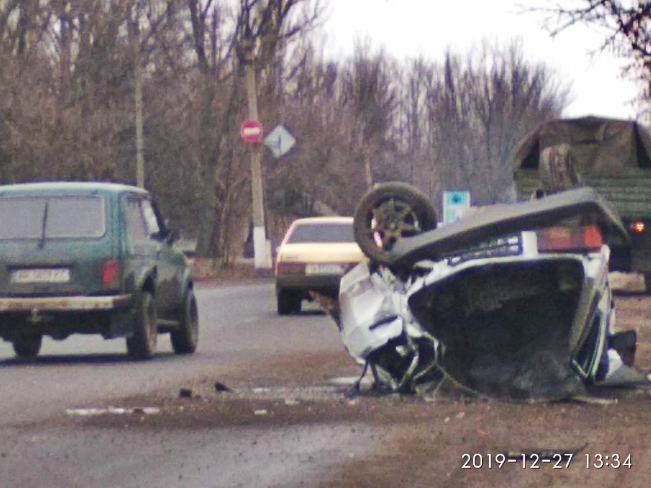 В Макеевке "Камаз" боевиков устроил аварию и смял легковушку