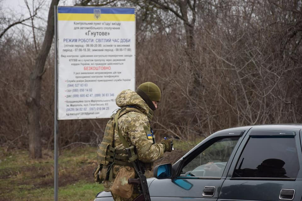 В праздничные дни КПВВ "Новотроицкое" и "Гнутово" будут усилены погранотрядами